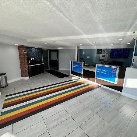 Studio 6 Suites East Syracuse Airport